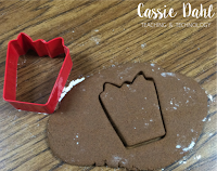 These cookie cutter ornaments are a super easy parent gift during the holidays. All you need is flour, salt and cinnamon and you have some easy ornaments that don’t require any baking! 